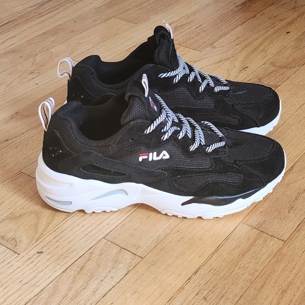 Fila Race Tracers Black/White Sneakers | Zebra Style Laces | Womens size 8